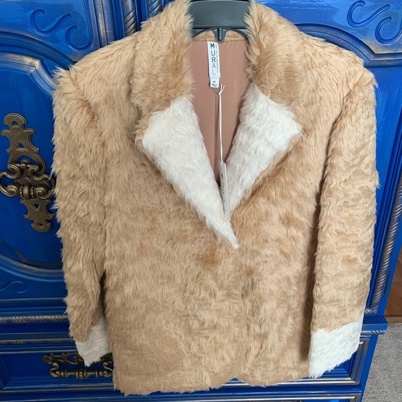 New! Mural Faux Fur Soft Plush Jacket Sz Medium - Picture 2 of 4
